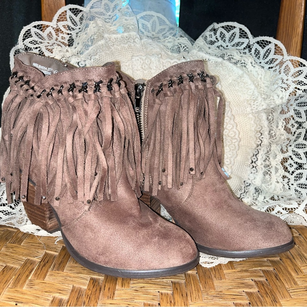 ⭐️Size 6 Not Rated Ankle Boots with Fringe⭐️